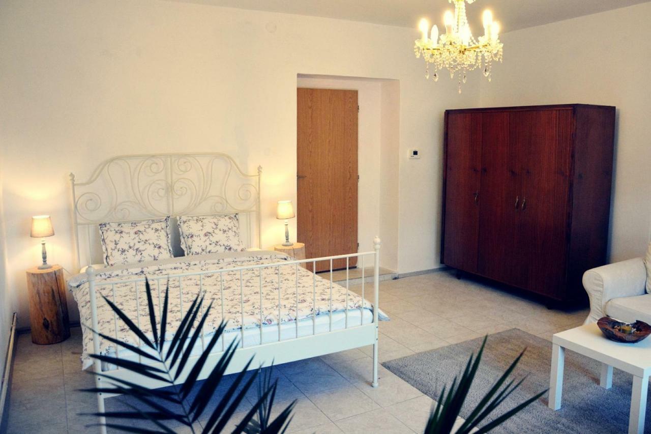 Apartmany Pod Putimskou Branou Písek Екстериор снимка